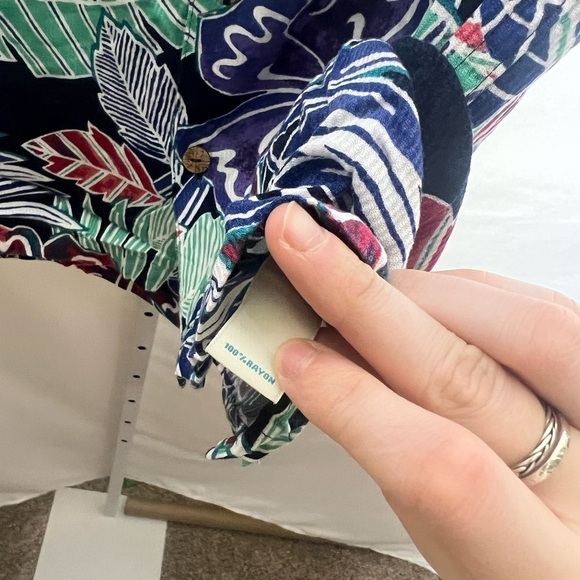 Men's Caribbean Floral Print Hawaiian Short Sleeve Top - Picture 6 of 6